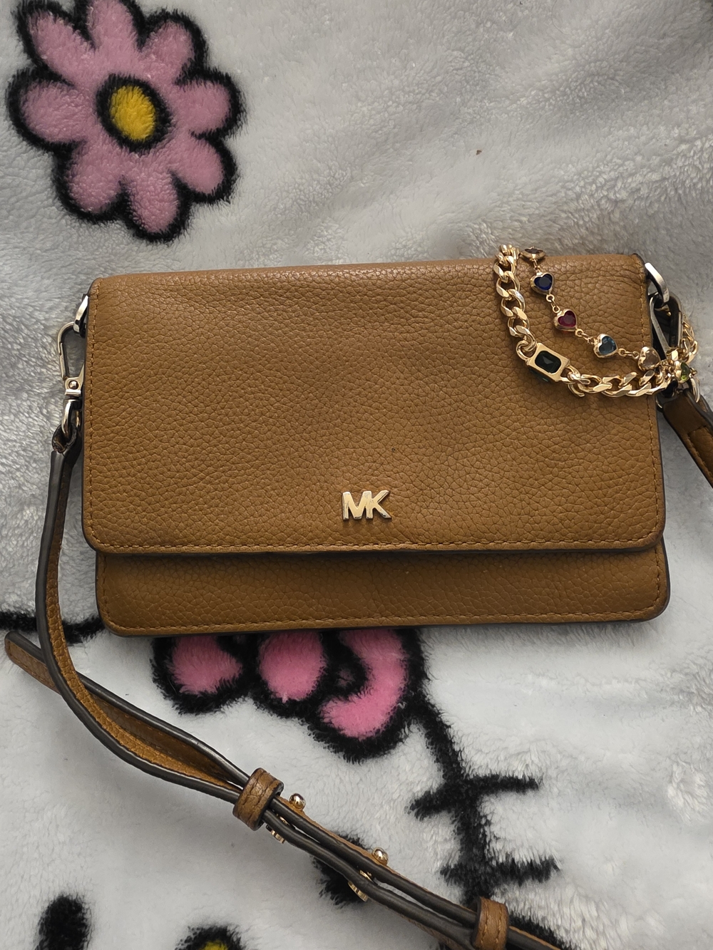 Michael Kors Tan Pebbled Leather Crossbody Bag / Pocketbook with Gold Hardware